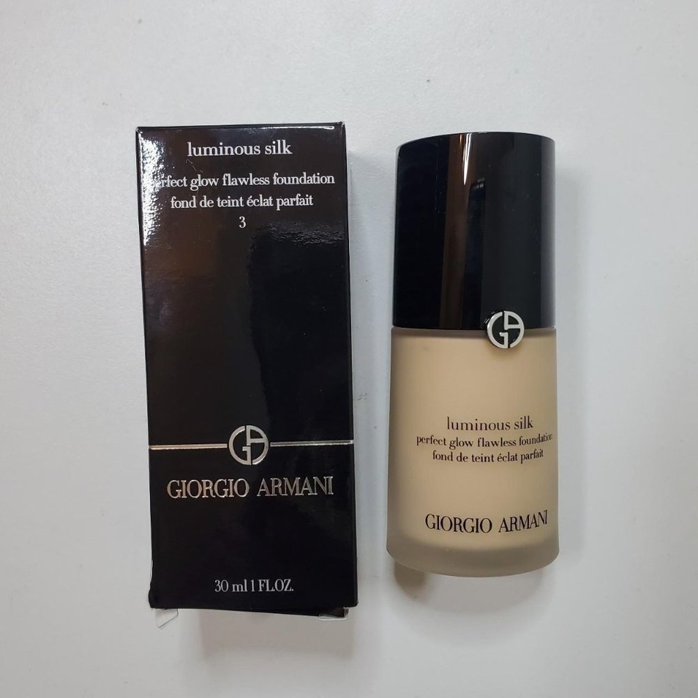 Armani Beauty | Luminous Silk Foundation | 3